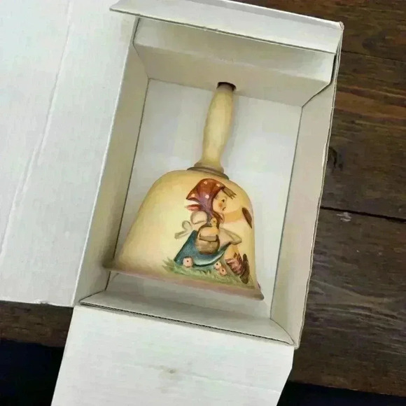 1979 M.J. Hummel 1979 Annual Bell bas-relief girl second‎ edition Goebel Germany - Picture 4 of 10